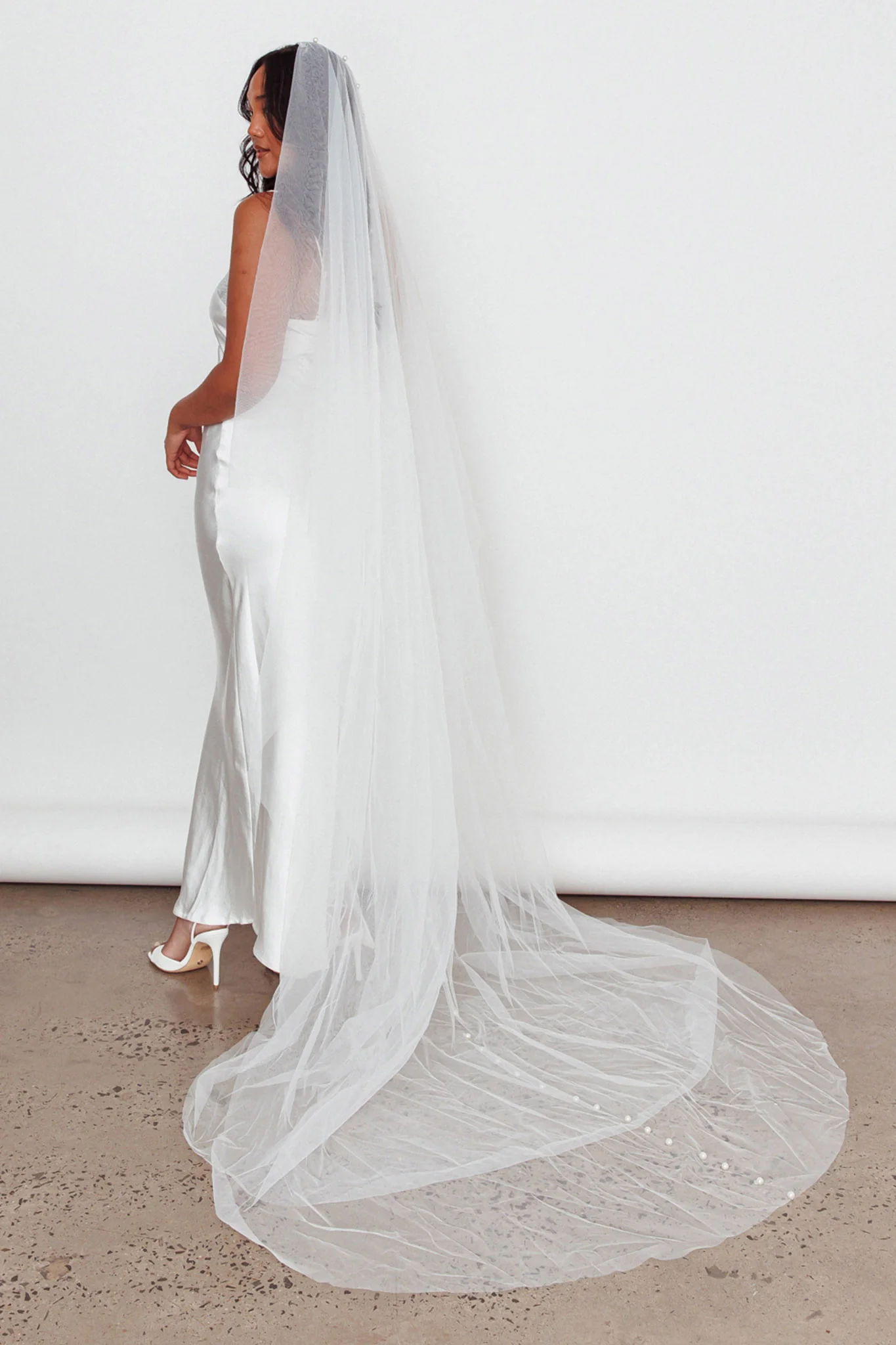 Magic Moment Pearl Accent Veil White - Sonourner