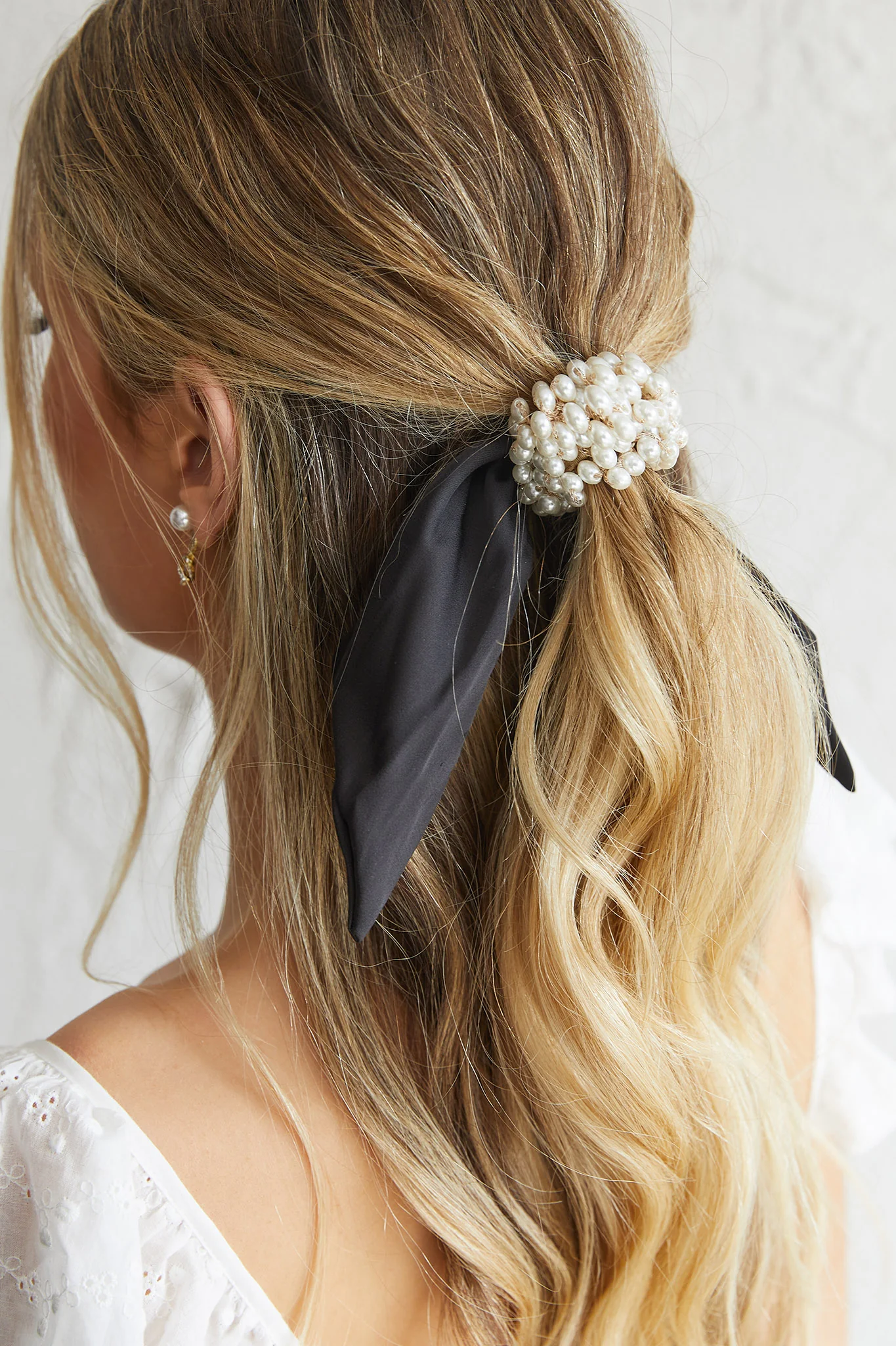 Carina Pearl & Satin Bow Hair Tie Black - Sonourner