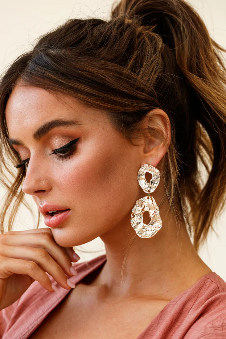 Barcelona Hammered Metal Earrings Gold - Sonourner